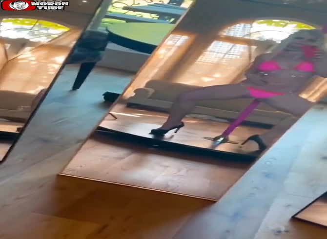 Video: Is Britney Spears going to start doing strippers